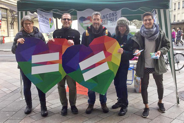 Eine Kundgebung auf dem Berner Münsterplatz vor der Abstimmung.