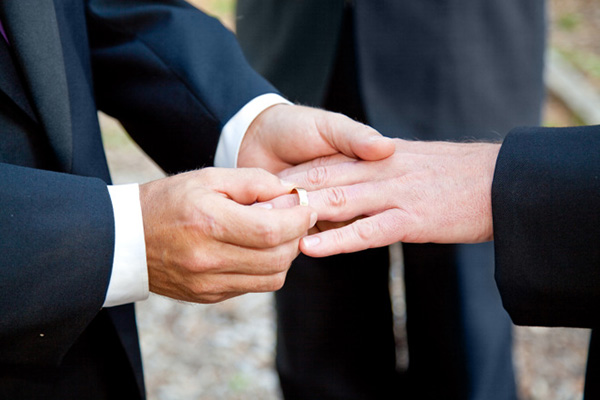 Zwischen der Ehe und der eingetragenen Partnerschaft gibt es grundsätzliche Unterschiede.