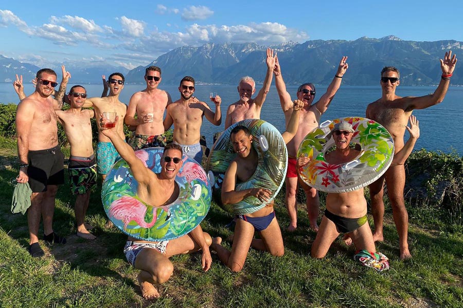 Im vergangenen Juli in Cully: gutgelaunte Networker im Badeoutfit. (Quelle: Network Vaud)