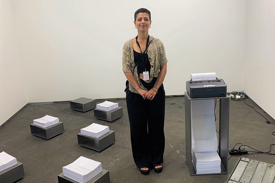 Clarissa Baldassarri riceve i soci di Network nella sua installazione alla Liste Art Fair Basel (Foto: Robert Lussi)