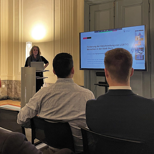 Marianne Kauer presenta il suo Ufficio a rappresentanti di Wybernet