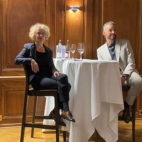 Una conversazione sotto i riflettori: Corine Mauch e Mario Grossniklaus. (Fonte delle immagini: Hansruedi Zellweger)