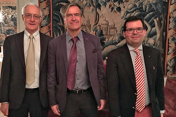 Depuis la gauche: Hans-Peter Fricker (Président de la CoPo)