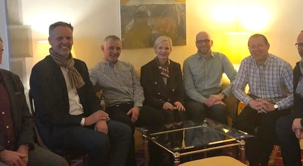 Didascalia: Manuela Jost durante la visita al gruppo Network della Svizzera centrale